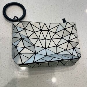Silver Geometric Purse & Matching Wallet with Wristlet